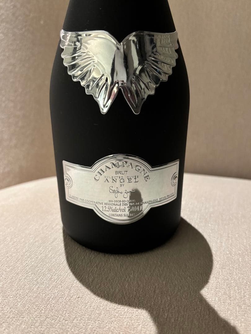 ANGEL シャンパン 黒いボトルとケース付き