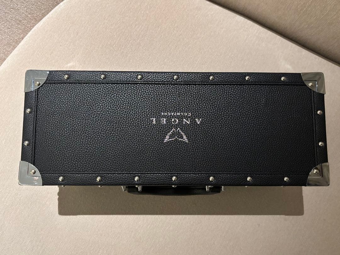 ANGEL シャンパン 黒いボトルとケース付き