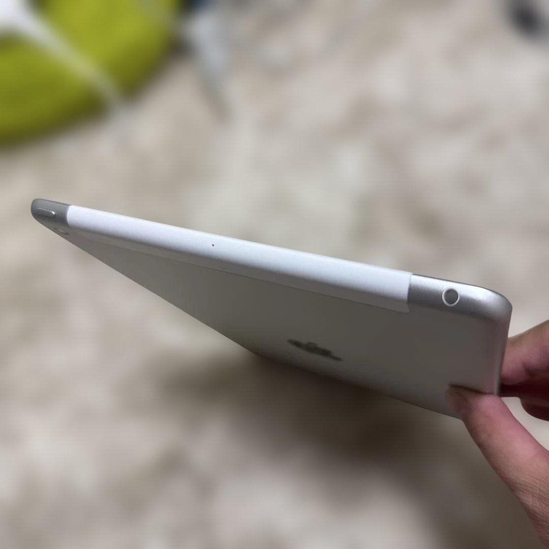 Apple iPad 第7世代セルラー版　SIMフリーA2198 シルバー美品
