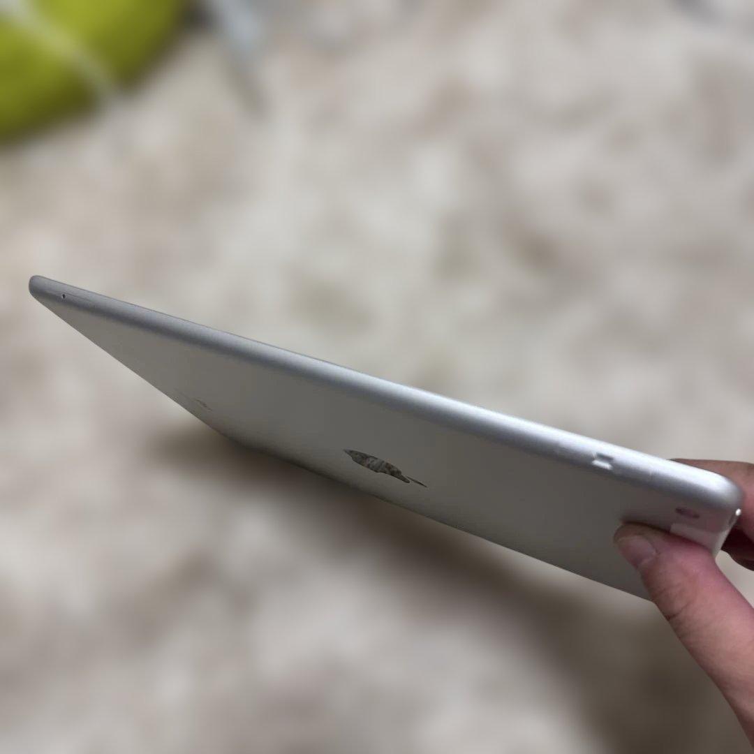 Apple iPad 第7世代セルラー版　SIMフリーA2198 シルバー美品