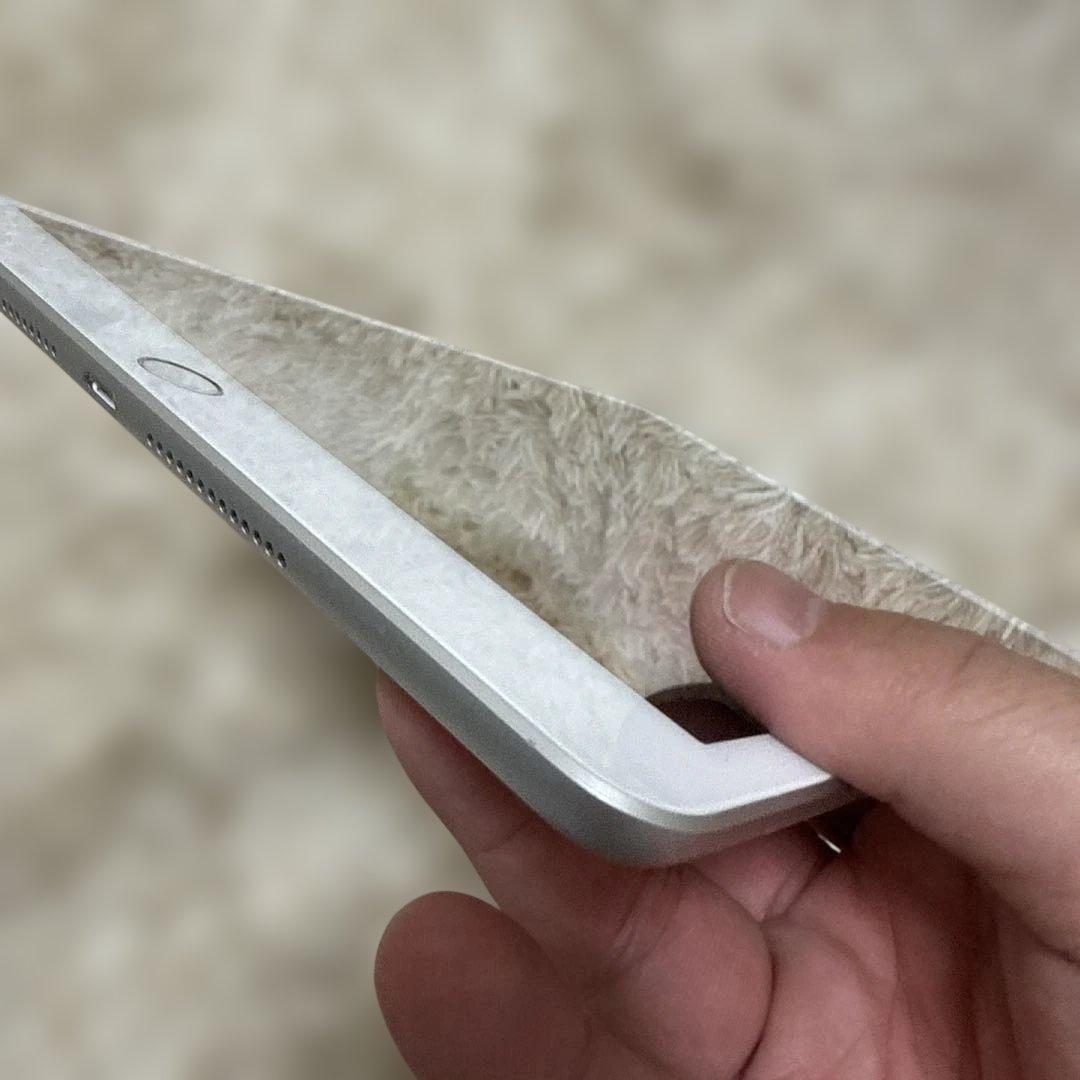 Apple iPad 第7世代セルラー版　SIMフリーA2198 シルバー美品