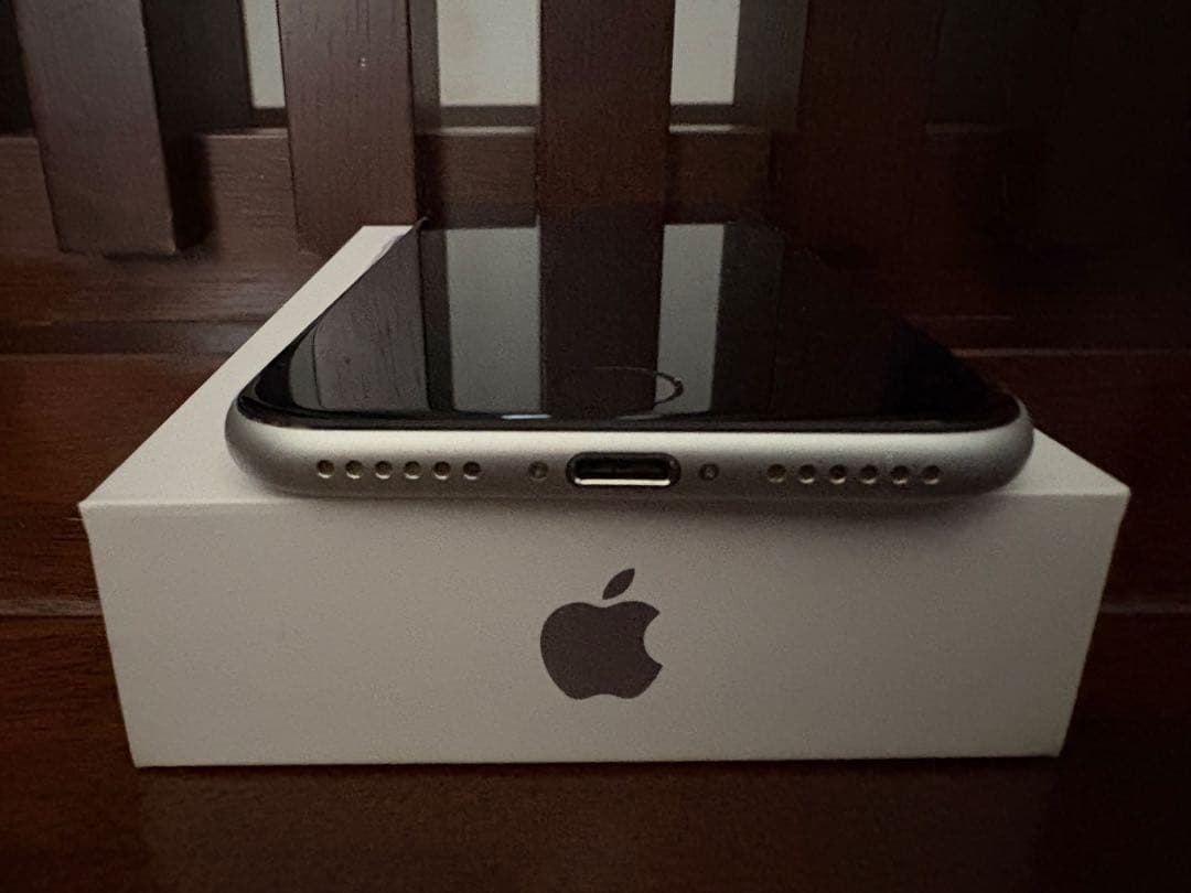 iPhoneSE（第二世代）　ホワイト 64