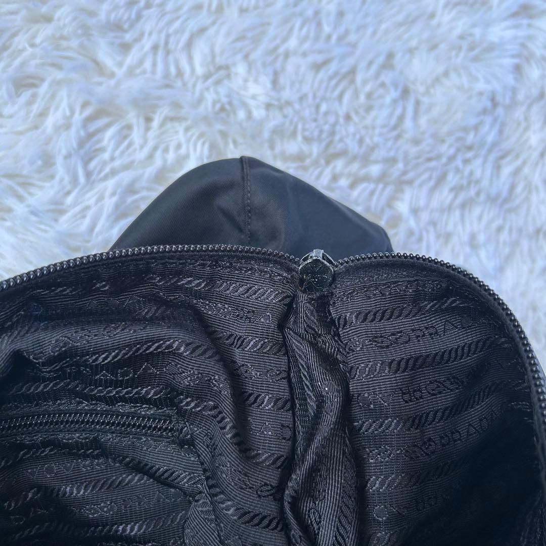 美品★PRADA ブラック ショルダーバッグ 斜め掛け可能 黒 ナイロン