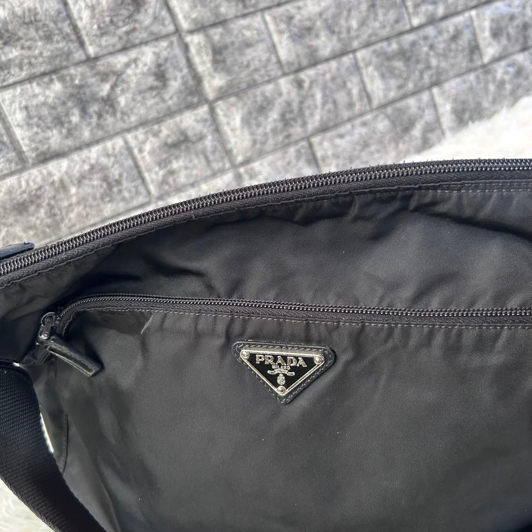美品★PRADA ブラック ショルダーバッグ 斜め掛け可能 黒 ナイロン