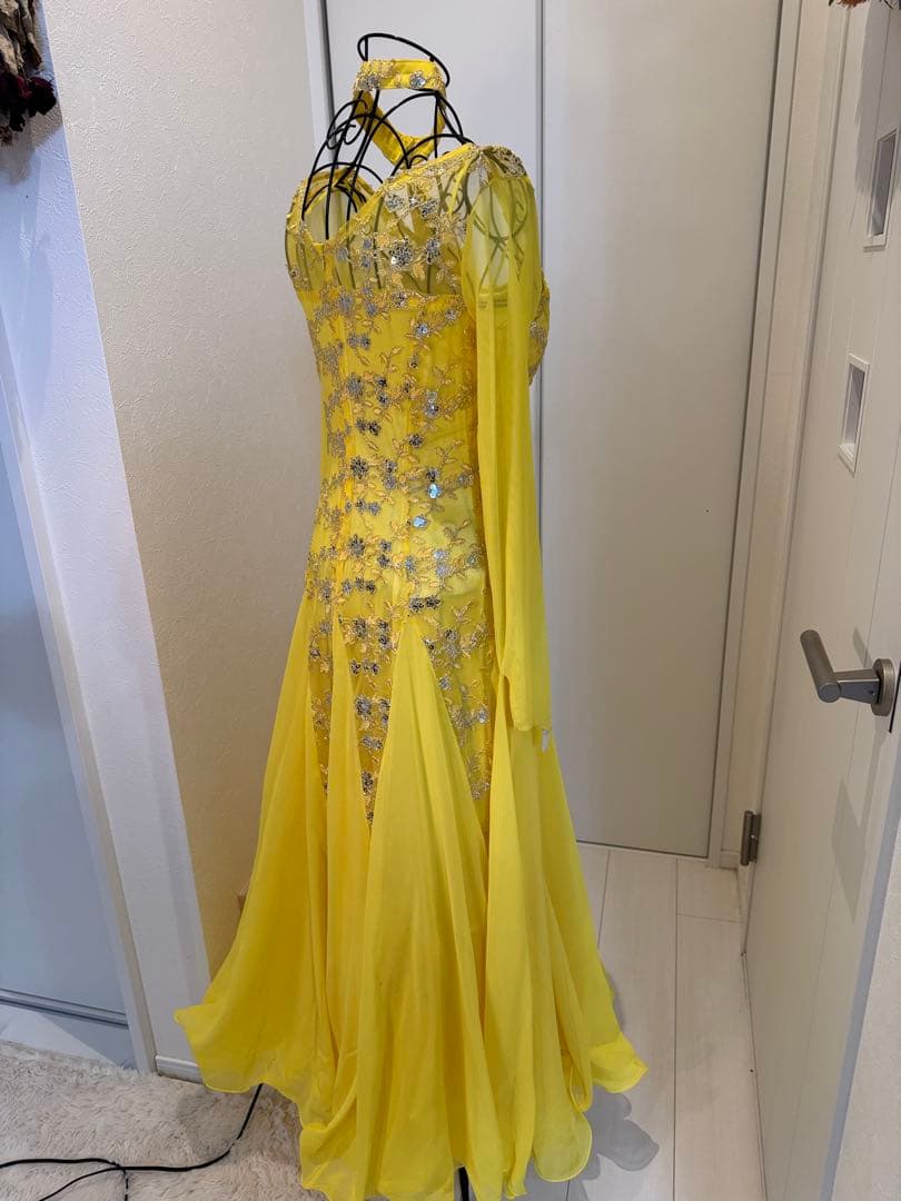 ダンスドレス 黄色　ビーズ刺繍付き