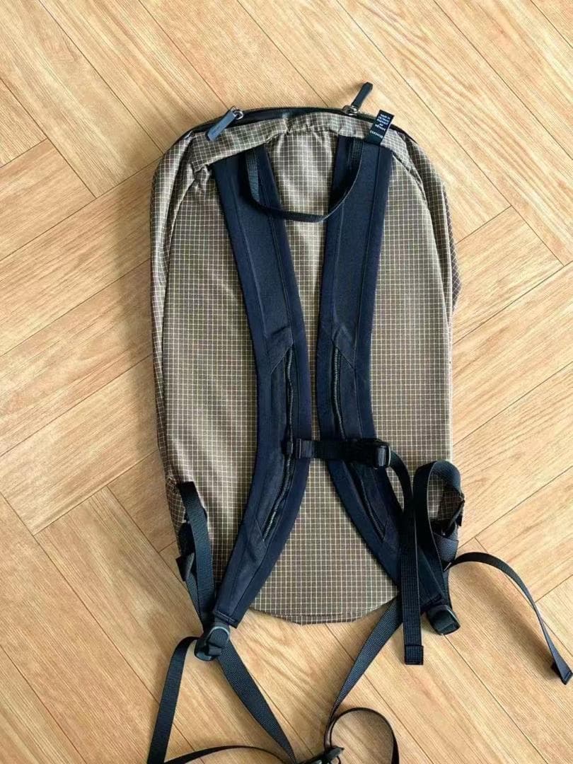 タグ付きARC'TERYX KONSEALS バックパック ブラウン・チェック柄
