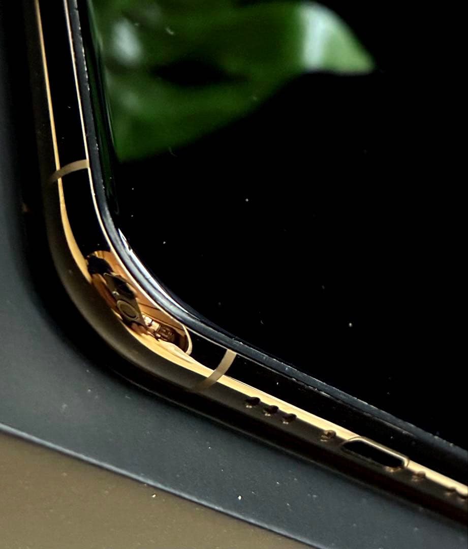 iPhone 11 Pro 64GB ゴールド 美品です。