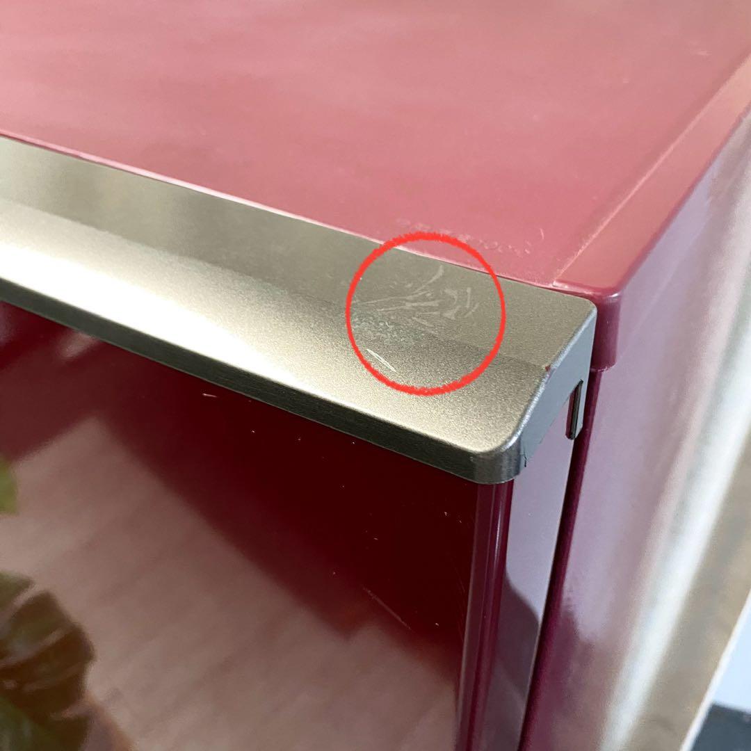 かたちはシンプルなのにワインレッドの派手さがイイ！2ドア冷凍冷蔵庫184L