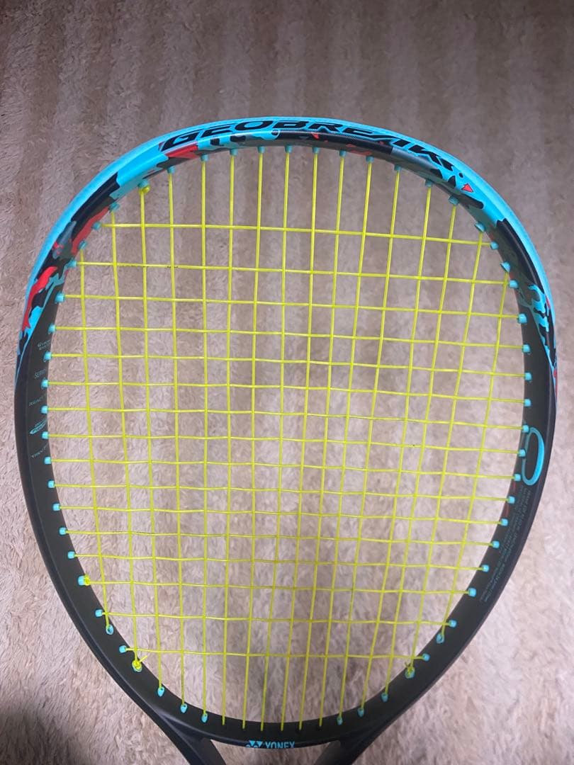 YONEX ジオブレイク70Sラケットケース、ストリング、タイヤグリップ3色付き