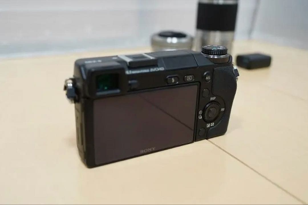 Sony 名機 NEX-6(中古)とダブルズームレンズキット(新品同様)