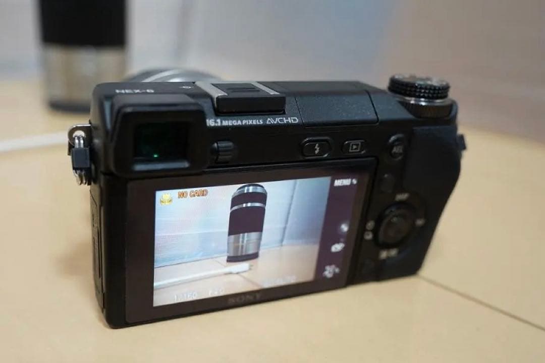 Sony 名機 NEX-6(中古)とダブルズームレンズキット(新品同様)