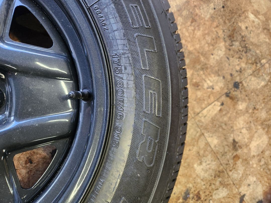 ブリヂストン 16インチ スタッドレスタイヤ ホイールセット