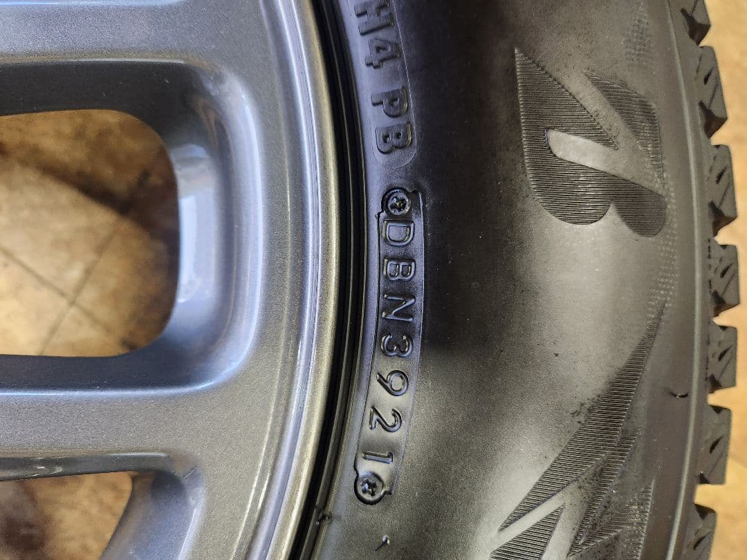 ブリヂストン 16インチ スタッドレスタイヤ ホイールセット