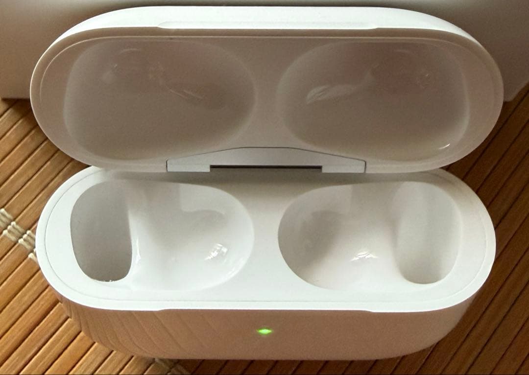 t*t様 [美品] AirPods Pro2 Lightning 本体