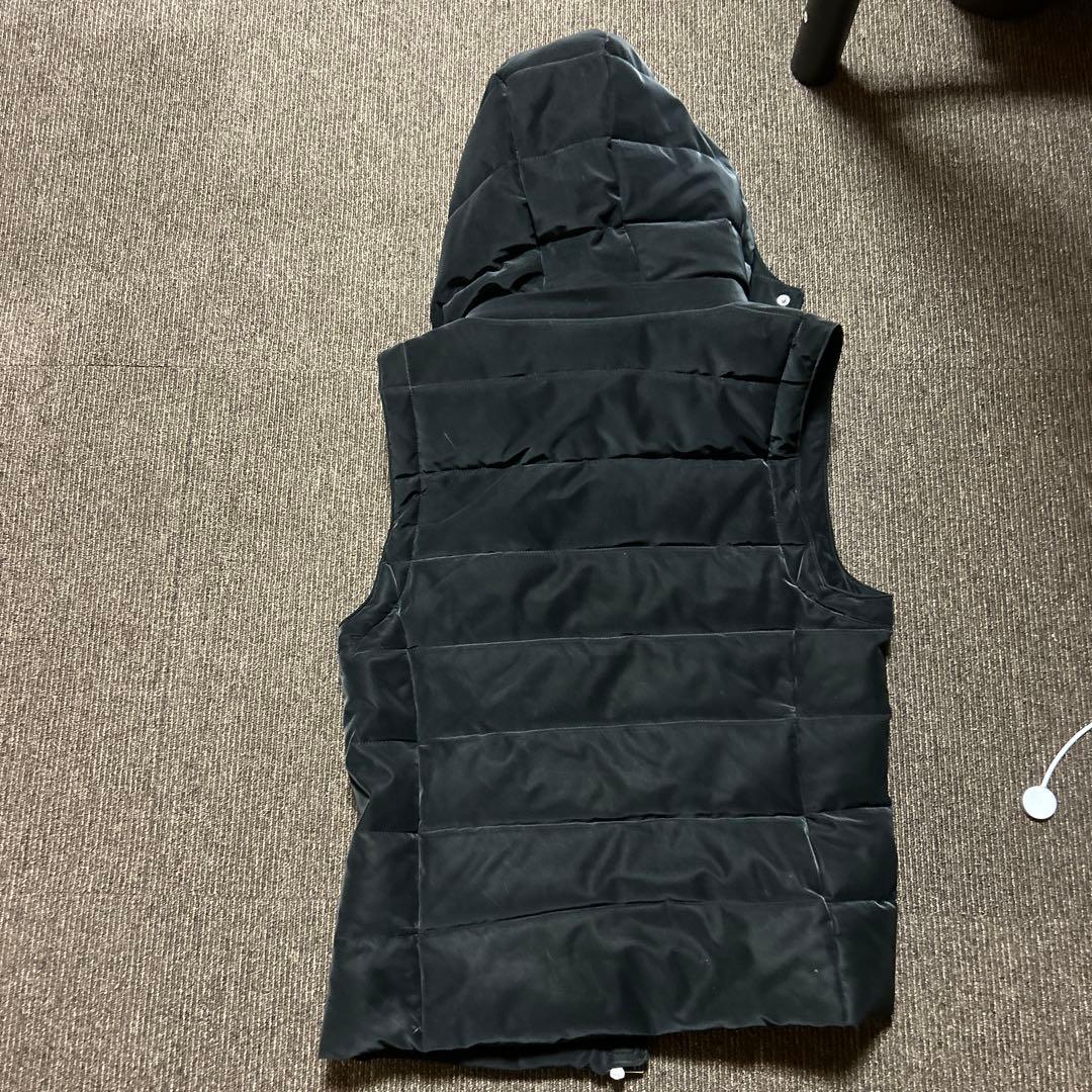 アダムスジャグラーフード付きダウンベスト ブラック