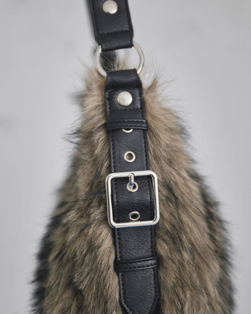 バッグ SIDE DESIGN TUCK HALF MOON BAG