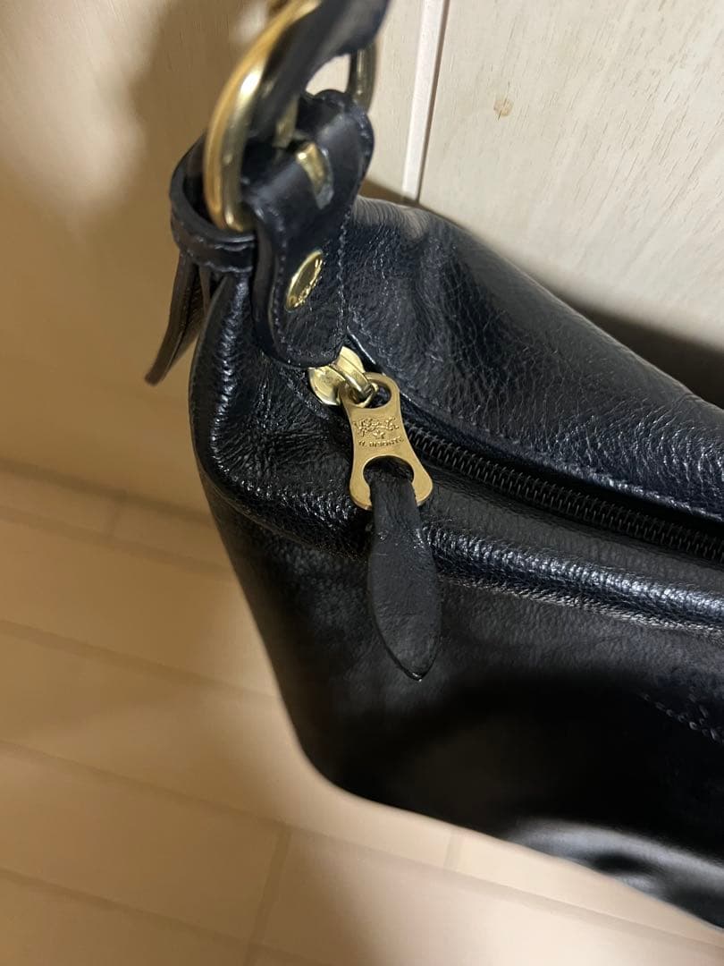 IL BISONTE バケツ型ショルダーバッグ