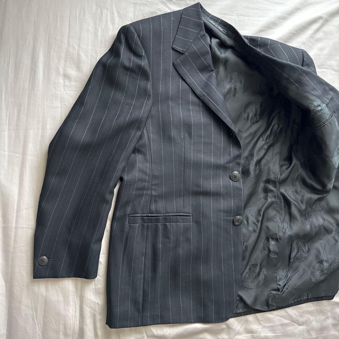 ヴェルサーチ スーツ ストライプ 裏地メデューサ 総裏 黒