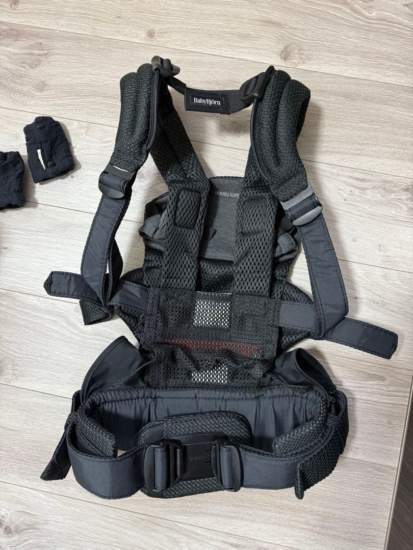 【よだれカバー付き】ベビービョルン ハーモニー 抱っこ紐 ブラック メッシュ