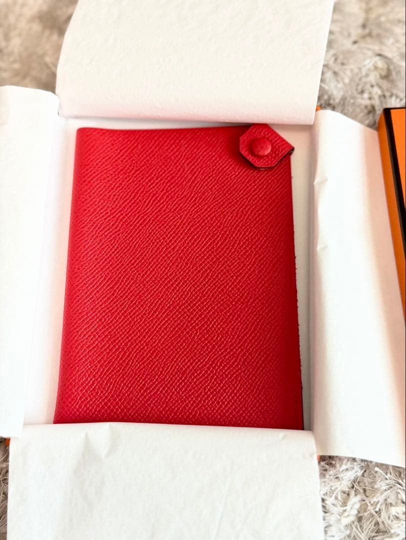 HERMES レッド パスポートケース