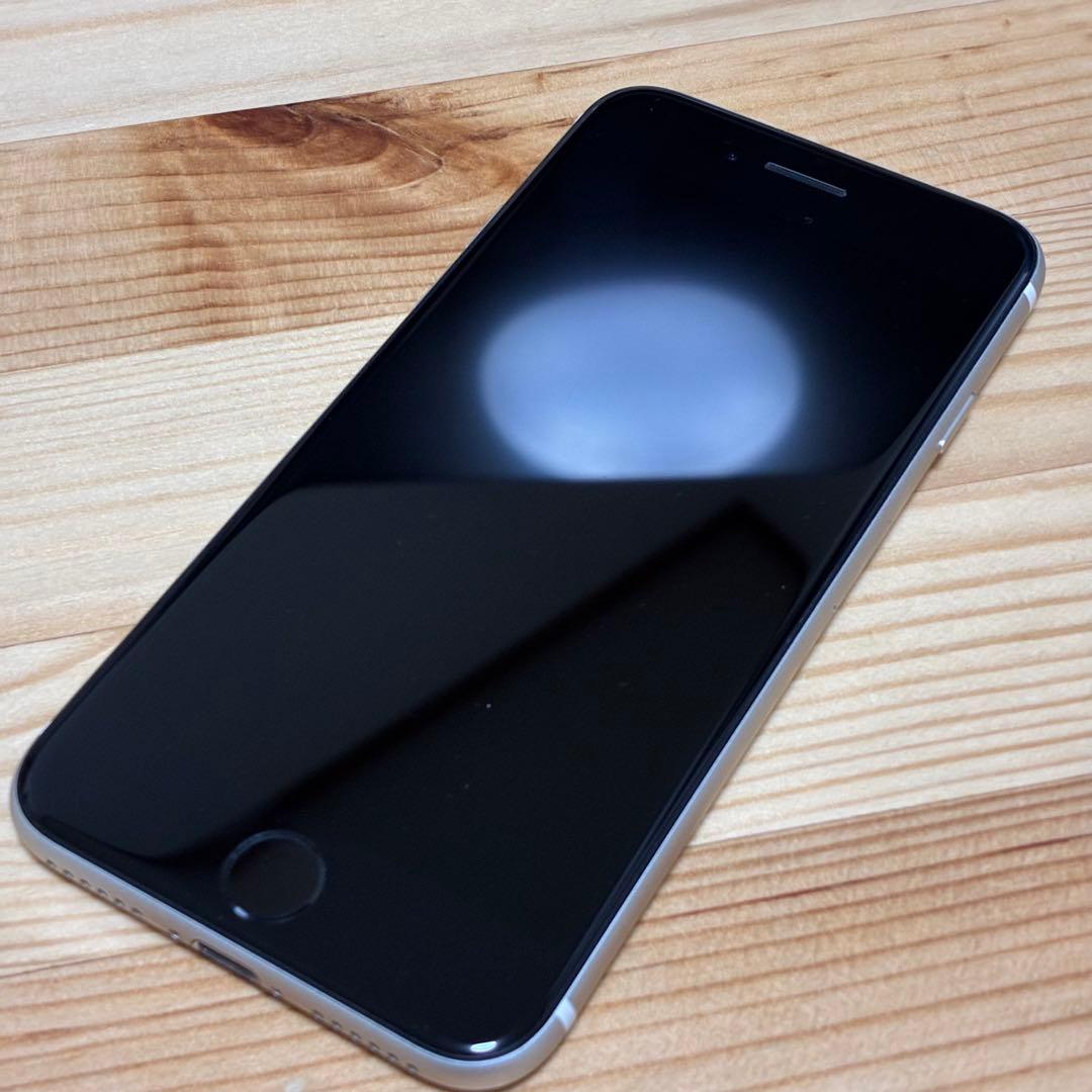 じ*い様 バッテリー新品　iPhoneSE第3世代64GB SIMフリー　美品
