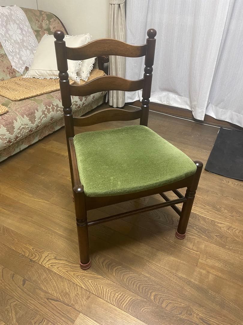 ナガノインテリア　アンティーク　木製ダイニングチェア 緑色クッション付き　①