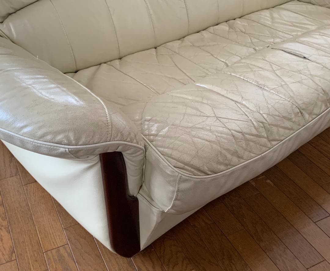 本革・合皮混合の2.5人掛けソファ