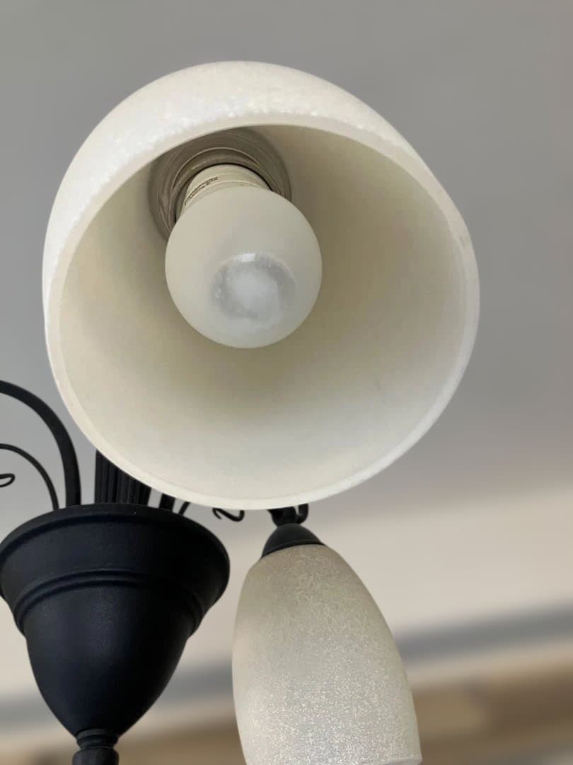 大塚家具にて購入の天井照明　シャンデリア　 ３灯　マッドブラック　レトロでお洒落