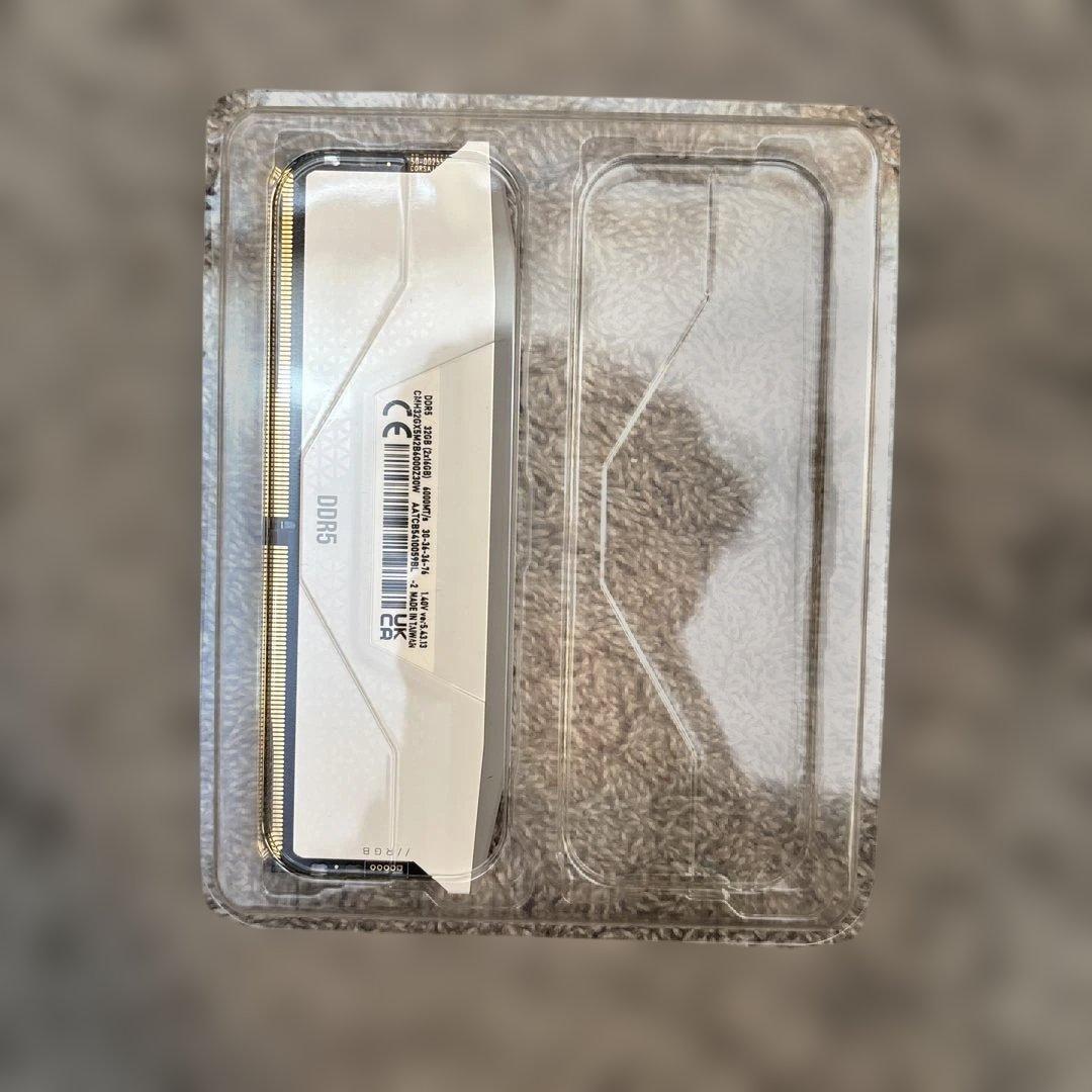 メモリー CORSAIR VENGEANCE RGB DDR5-6000 16GB