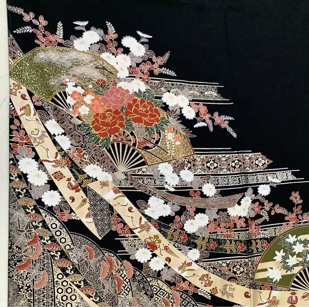 正絹黒留袖　駒刺繍　扇面花車文　金彩　⑥( 訪問着、紬、袋帯なども出品)