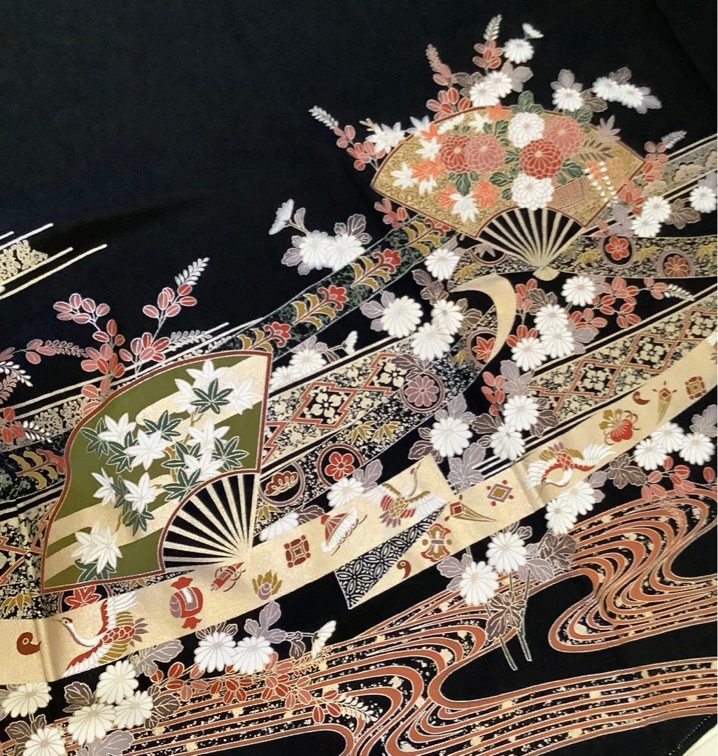 正絹黒留袖　駒刺繍　扇面花車文　金彩　⑥( 訪問着、紬、袋帯なども出品)