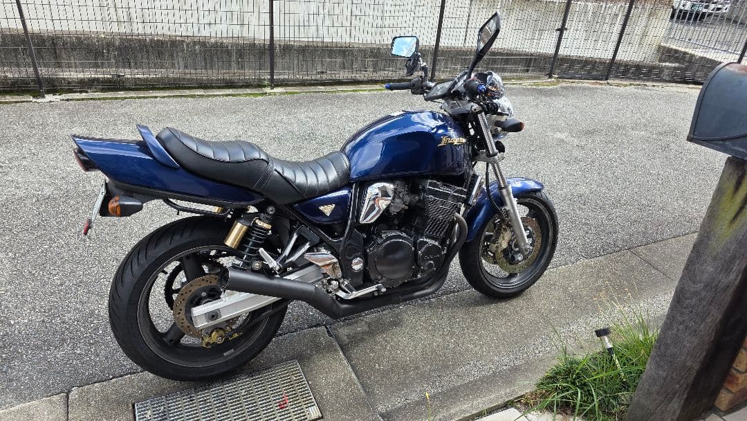 イナズマ400 バイク マフラー