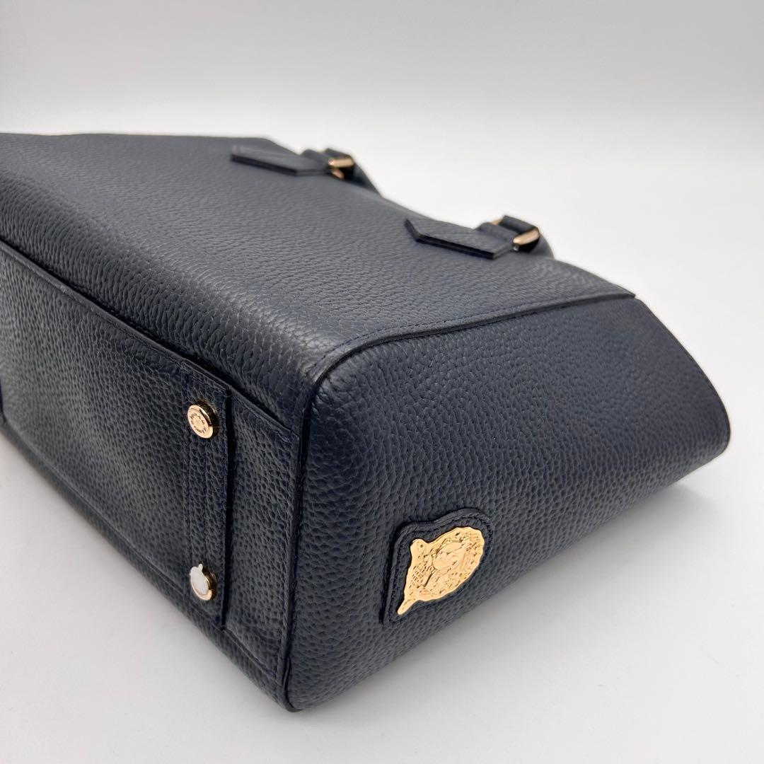 未使用　A.D.M.J　ショルダーバッグ　レザー　濃紺色　ロゴ　自立　斜め掛け◎