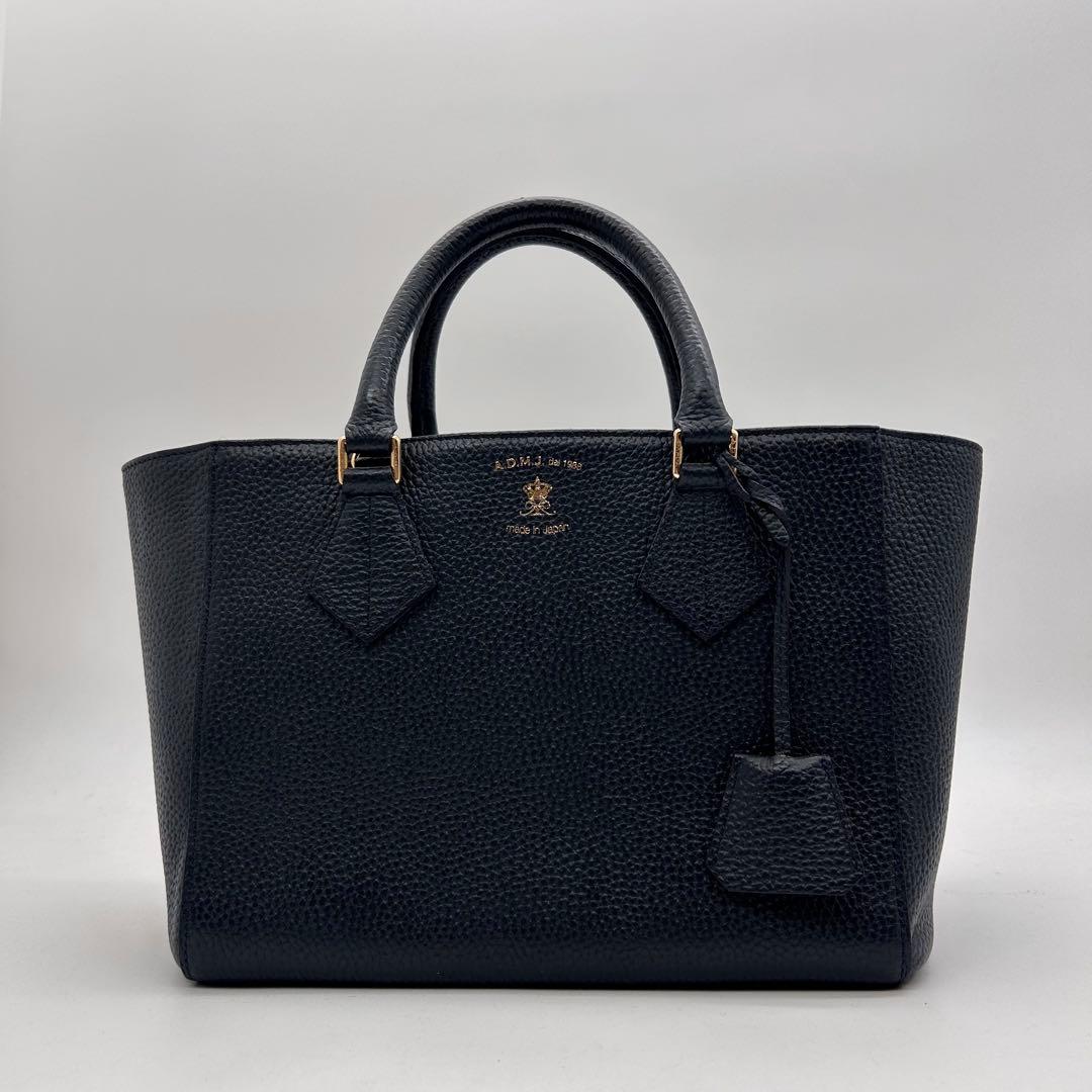未使用　A.D.M.J　ショルダーバッグ　レザー　濃紺色　ロゴ　自立　斜め掛け◎