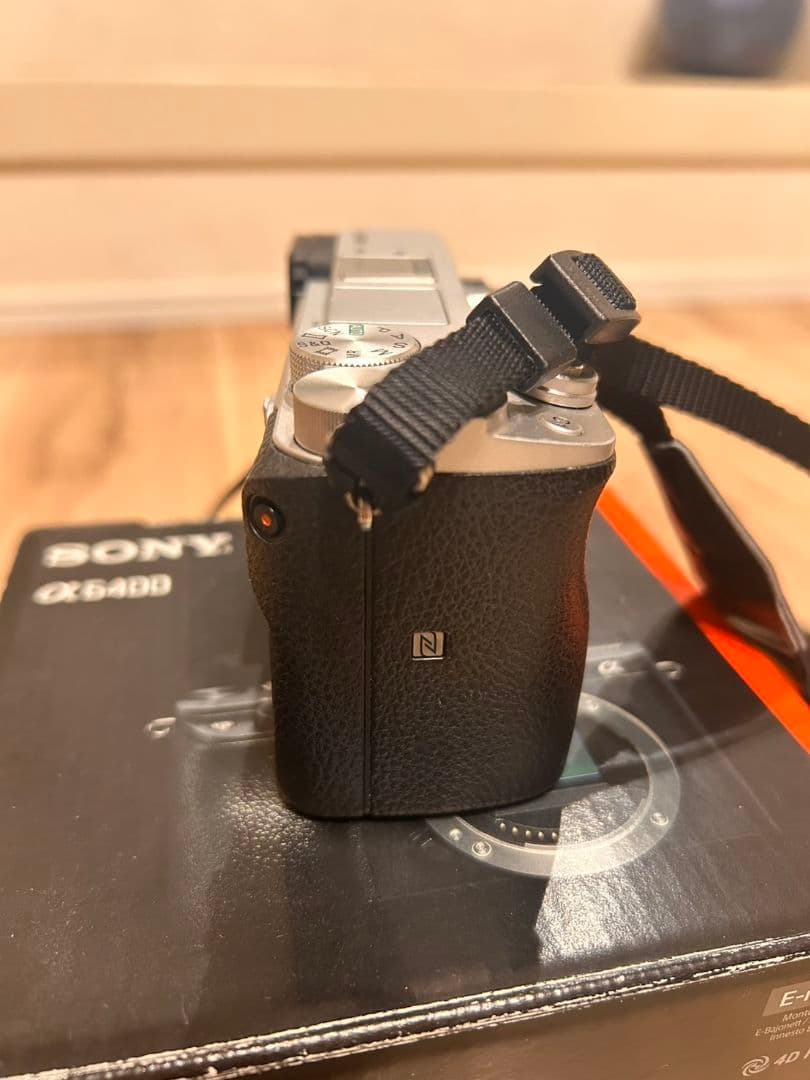 人気のシルバー色カメラ　SONY α6400 ミラーレス一眼カメラセット