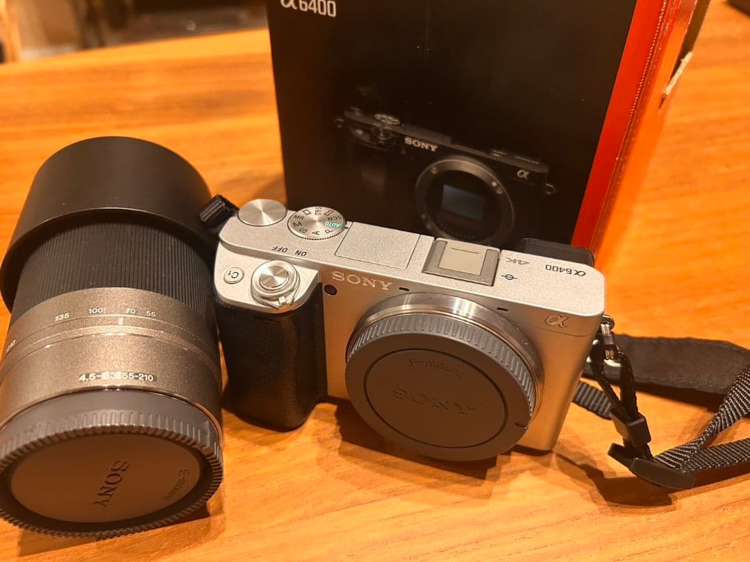 人気のシルバー色カメラ　SONY α6400 ミラーレス一眼カメラセット