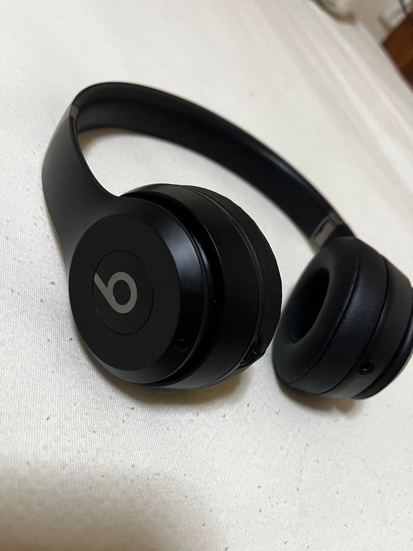 Beats Solo4ブラック/専用ケース、充電コード、外箱、ステッカー付属