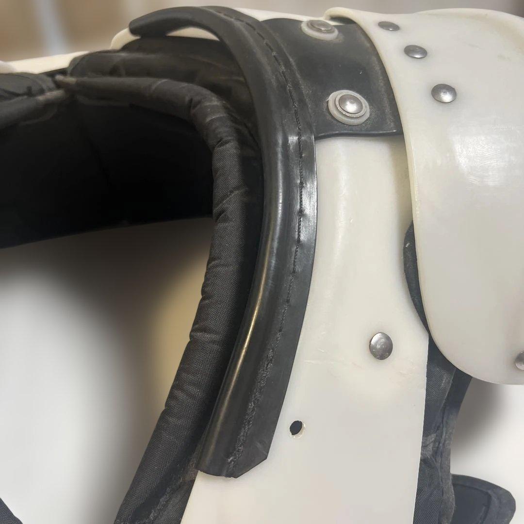 DOUGLAS製　25 XSショルダーパッド　サイズ16-17インチ