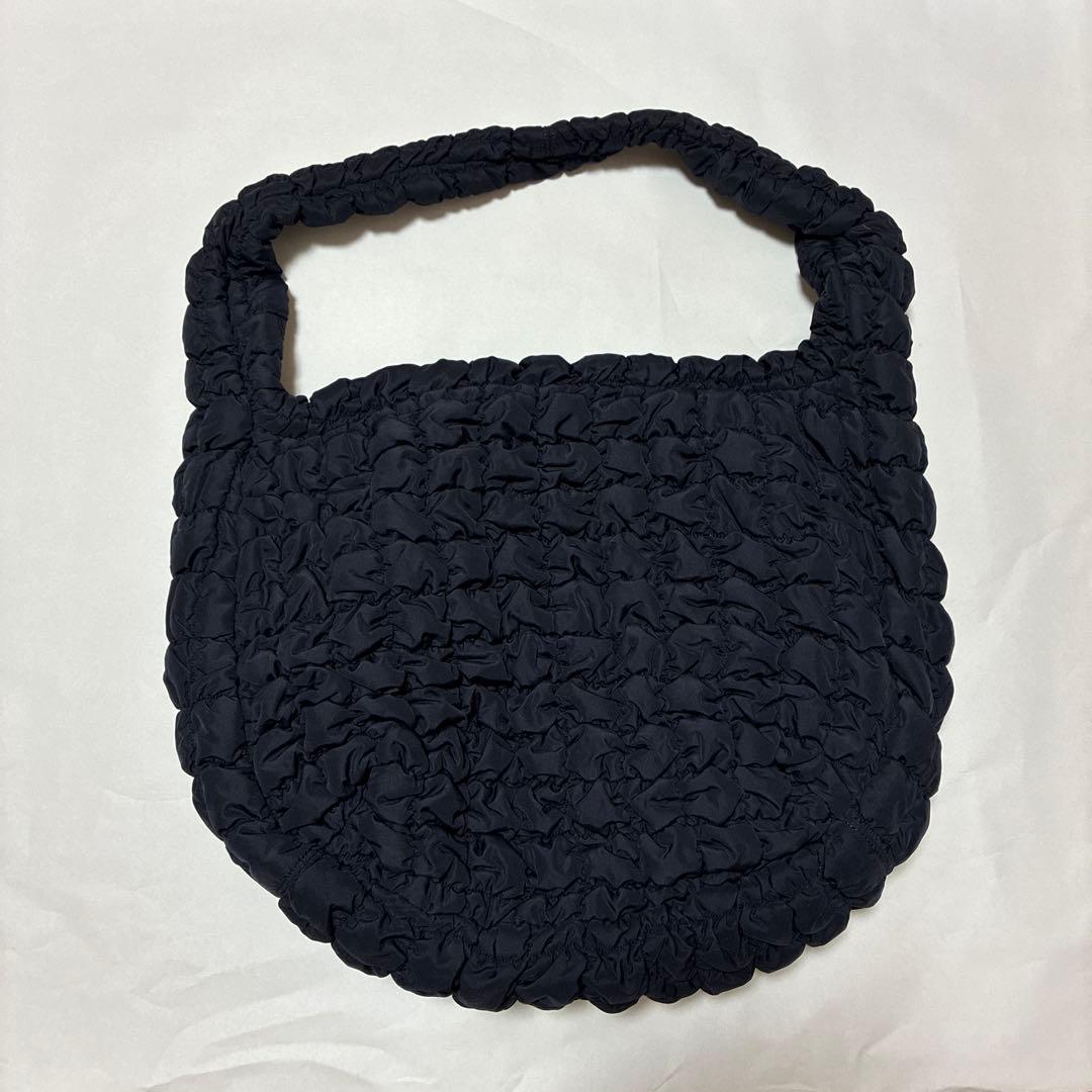 【専用】COS オーバーサイズ　キルトショルダーバッグ　ブラック