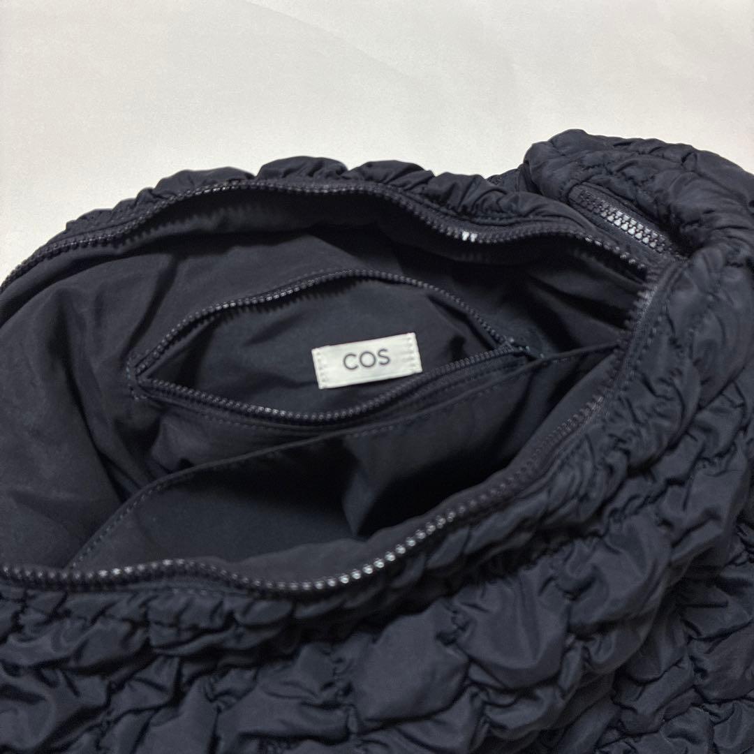 【専用】COS オーバーサイズ　キルトショルダーバッグ　ブラック