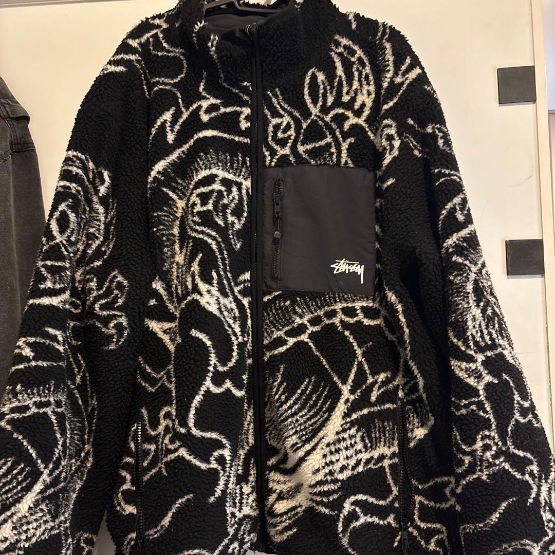 Stussy ブラックジャケット
