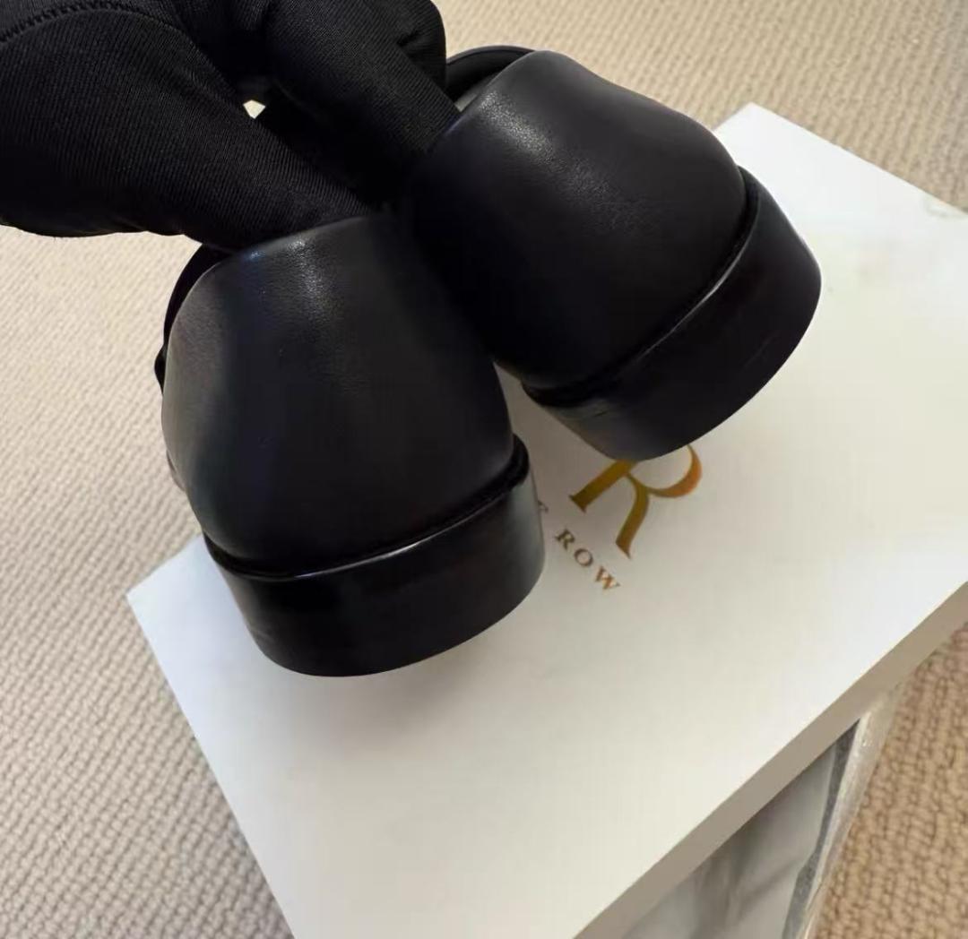 THE ROW 黒いレザー ローファー スリッポン