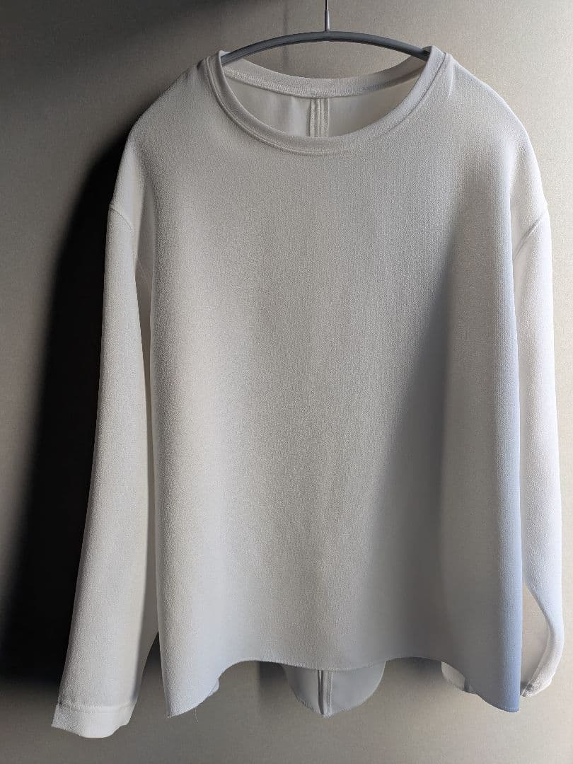 バックスリットブラウスTee ホワイト ガリャルダガランテ