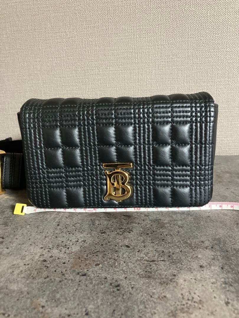 バーバリー Burberry ブラック キルティング ボディバッグ