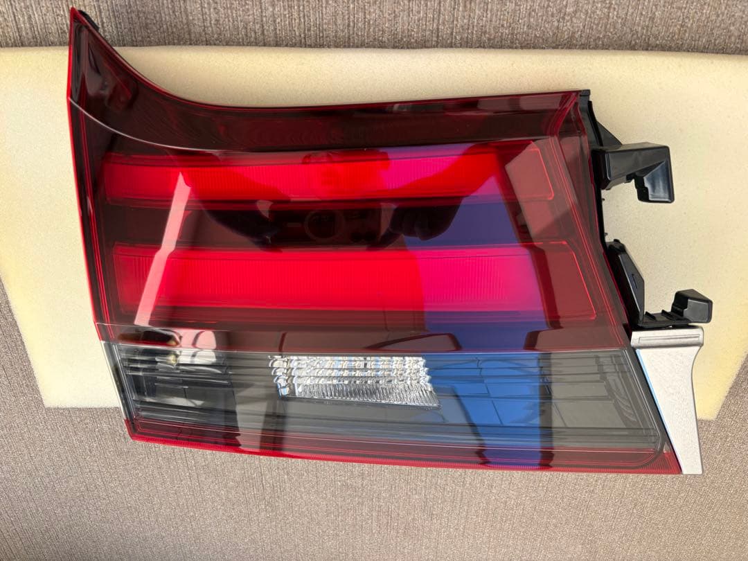 30アルファード前期　純正テールランプ ＋リアガーニッシュ　セット