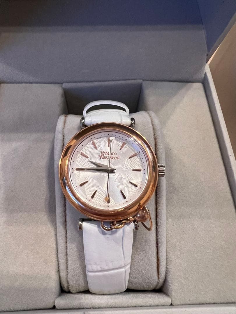 未使用　Vivienne Westwood 時計