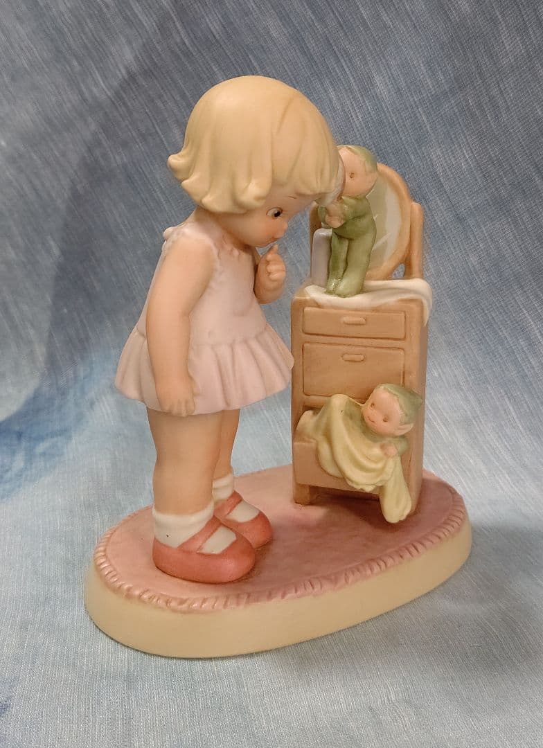 マーベル ルーシー アトウェル \" あなたの為に私たちは何でもします\"陶器人形