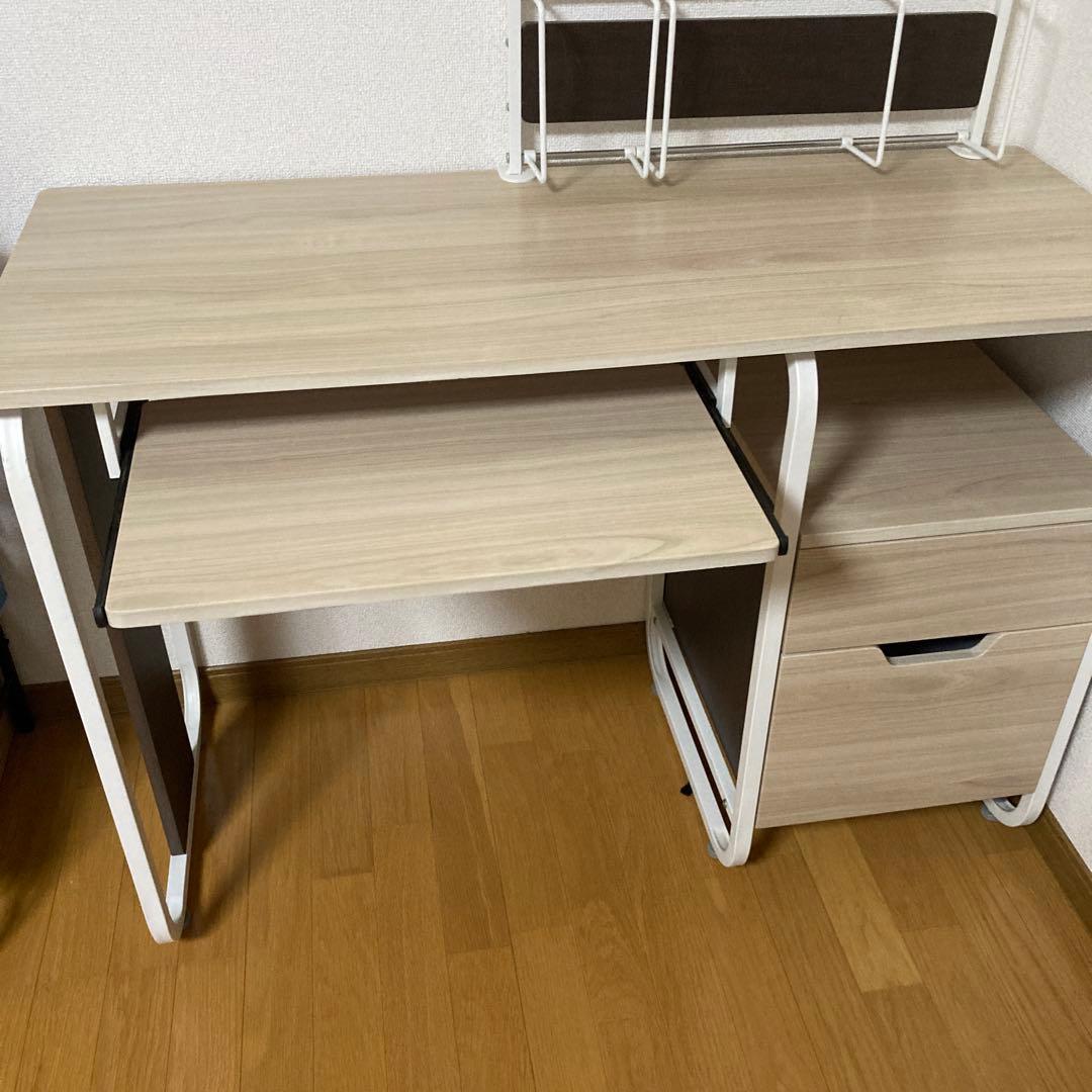 パソコンデスク 　（引き出し付き）