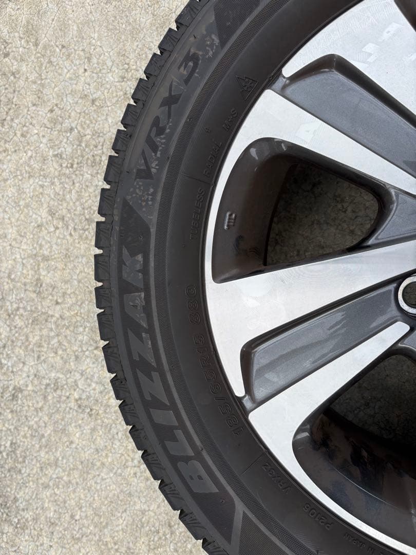 FREED純正アルミ、ブリヂストンBLIZZAK VRX 3スタッドレスセット