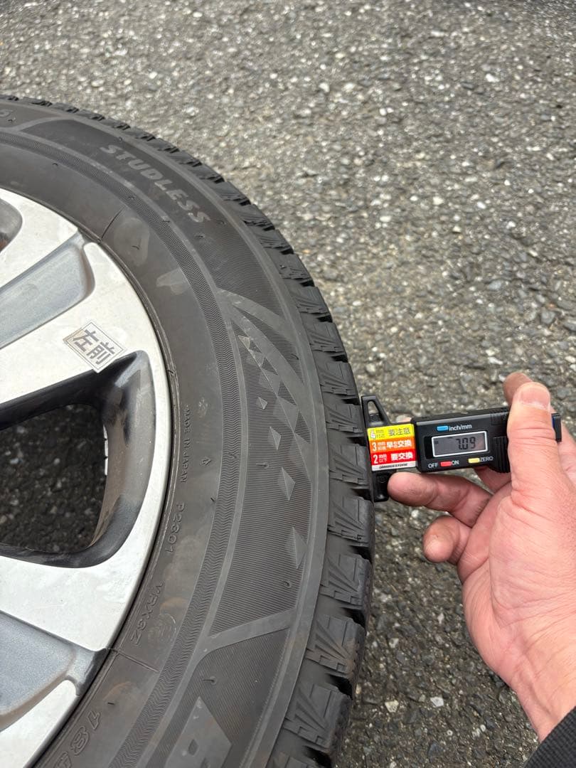 FREED純正アルミ、ブリヂストンBLIZZAK VRX 3スタッドレスセット